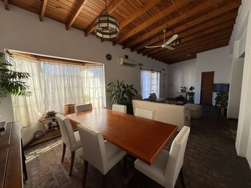 Vivienda en PA con 3 dormitorios + depósito en PB.