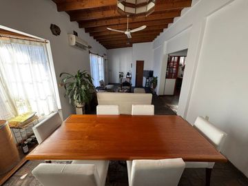 Vivienda en PA con 3 dormitorios + depósito en PB.