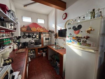 Vivienda en PA con 3 dormitorios + depósito en PB.