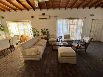 Vivienda en PA con 3 dormitorios + depósito en PB.