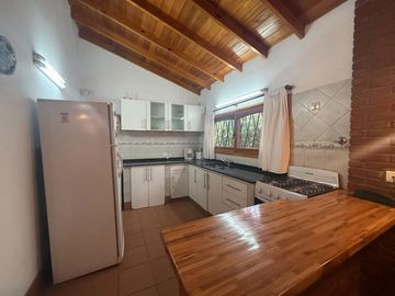 Venta casa Mar Azul 4 ambientes cerca del  mar