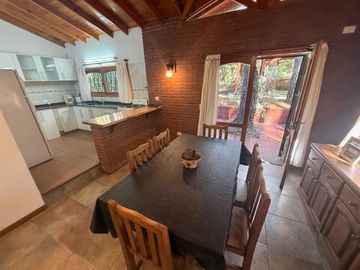 Venta casa Mar Azul 4 ambientes cerca del  mar