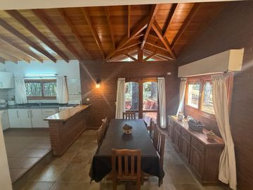 Venta casa Mar Azul 4 ambientes cerca del  mar