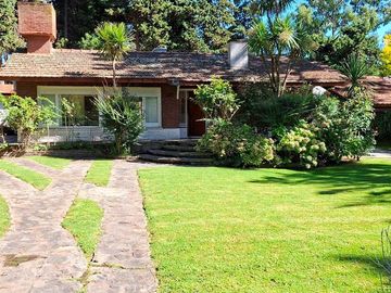 Casa a la venta en Pinamar zona iglesia