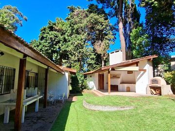 Casa a la venta en Pinamar zona iglesia