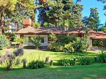 Casa a la venta en Pinamar zona iglesia