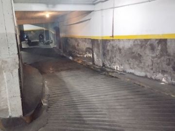 Venta cochera fija y cubierta en Retiro