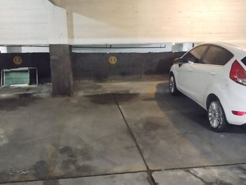 Venta cochera fija y cubierta en Retiro