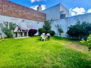 PH 4 ambientes venta Mataderos con jardin y pileta