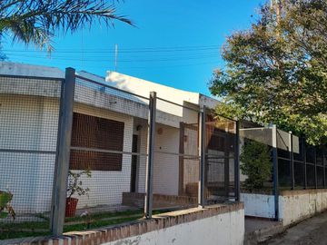 VENTA Casa 3 dormitorios - Zona Ruta 20