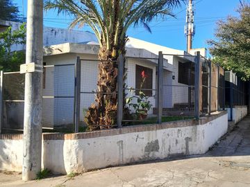 VENTA Casa 3 dormitorios - Zona Ruta 20