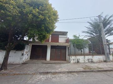 VENTA Casa 3 dormitorios - Zona Ruta 20