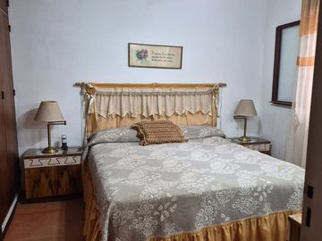 VENDE CASA DE 4 DORM EN BARRIO PARQUE REPUBLICA