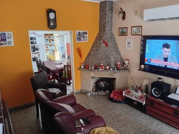 VENTA HERMOSA Y COMODA CASA 3 AMBIENTES EN MORENO