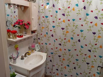 VENTA HERMOSA Y COMODA CASA 3 AMBIENTES EN MORENO