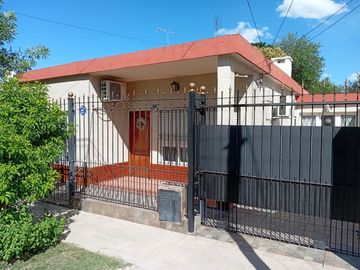 VENTA HERMOSA Y COMODA CASA 3 AMBIENTES EN MORENO
