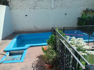 VENTA HERMOSA Y COMODA CASA 3 AMBIENTES EN MORENO