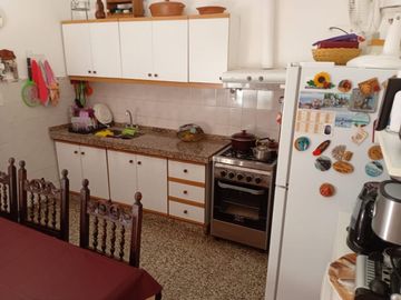 VENTA HERMOSA Y COMODA CASA 3 AMBIENTES EN MORENO