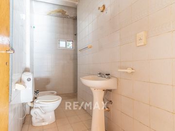 LOCALES COMERCIALES + DEPARTAMENTO EN VENTA
