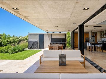 VENTA CASA A LA LAGUNA MUELLES PUERTOS DEL LAGO