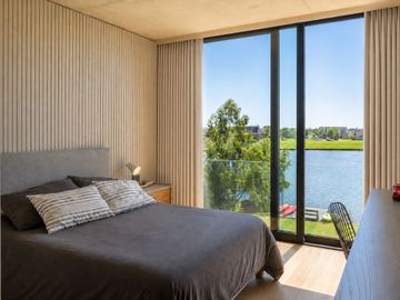 VENTA CASA A LA LAGUNA MUELLES PUERTOS DEL LAGO