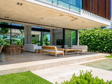 VENTA CASA A LA LAGUNA MUELLES PUERTOS DEL LAGO
