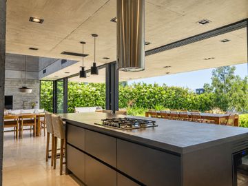 VENTA CASA A LA LAGUNA MUELLES PUERTOS DEL LAGO