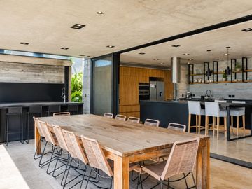 VENTA CASA A LA LAGUNA MUELLES PUERTOS DEL LAGO