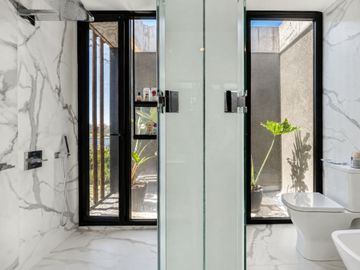 VENTA CASA A LA LAGUNA MUELLES PUERTOS DEL LAGO