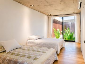 VENTA CASA A LA LAGUNA MUELLES PUERTOS DEL LAGO