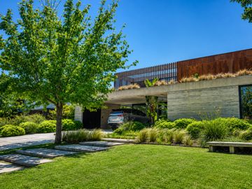 VENTA CASA A LA LAGUNA MUELLES PUERTOS DEL LAGO