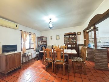Venta casa dos plantas , Ingresos independientes