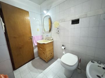 Venta casa dos plantas , Ingresos independientes