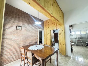 Venta casa dos plantas , Ingresos independientes