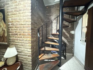 Venta casa dos plantas , Ingresos independientes