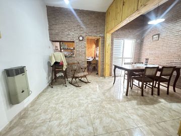 Venta casa dos plantas , Ingresos independientes