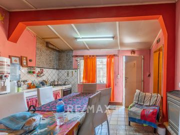 VENTA LOCAL COMERCIAL + CASA DOS DORMITORIOS