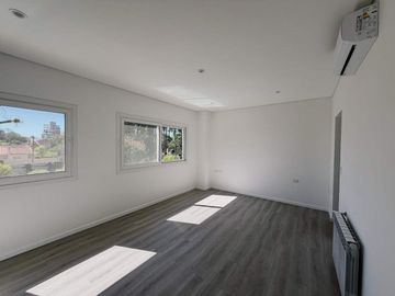 CASA EN VENTA 4 AMB. A ESTRENAR CON PILETA PACHECO