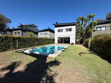 CASA EN VENTA 4 AMB. A ESTRENAR CON PILETA PACHECO