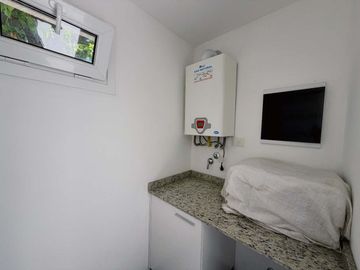 CASA EN VENTA 4 AMB. A ESTRENAR CON PILETA PACHECO