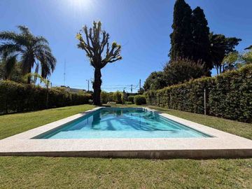 CASA EN VENTA 4 AMB. A ESTRENAR CON PILETA PACHECO