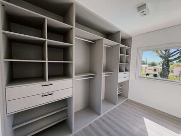 CASA EN VENTA 4 AMB. A ESTRENAR CON PILETA PACHECO