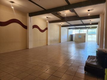 ESPACIO DE 344 m² CON DOBLE INGRESO VEHICULAR