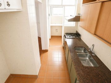 VENTA SEMIPISO DE 4 AMB EN BOEDO APTO CREDITO