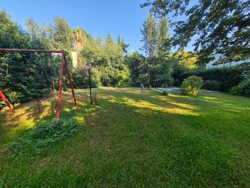 CASA 3 AMBIENTES EN VENTA UDAONDO JARDIN PILETA
