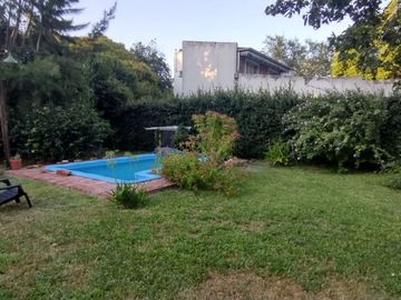 CASA 3 AMBIENTES EN VENTA UDAONDO JARDIN PILETA