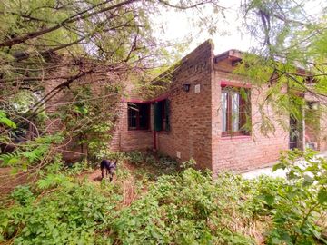 CASA 3 AMBIENTES EN VENTA UDAONDO JARDIN PILETA