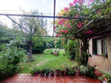 CASA 3 AMBIENTES EN VENTA UDAONDO JARDIN PILETA
