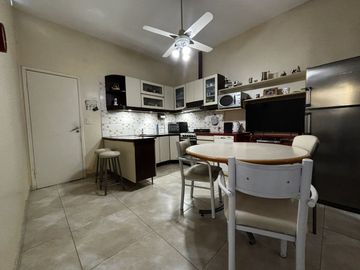 VENTA CASA EN VILLA SARMIENTO CON COCHERAS GALPON