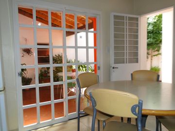 VENTA CASA EN VILLA SARMIENTO CON COCHERAS GALPON